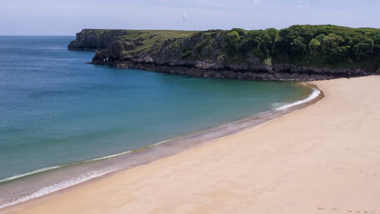 The sweeping beach at Barafundle Bay